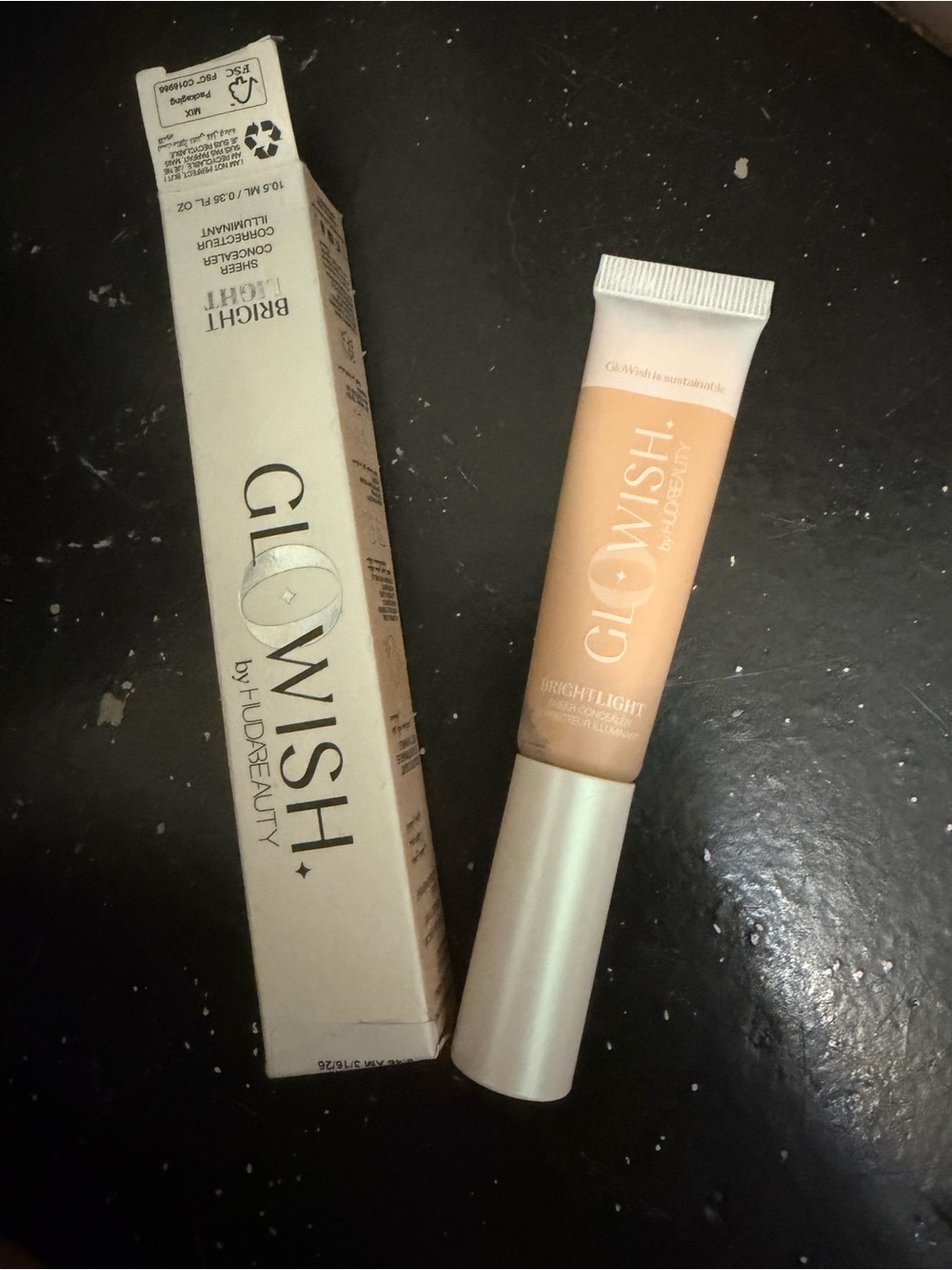 HUDA BEAUTY GloWish Brightlight Highlighter - Peach